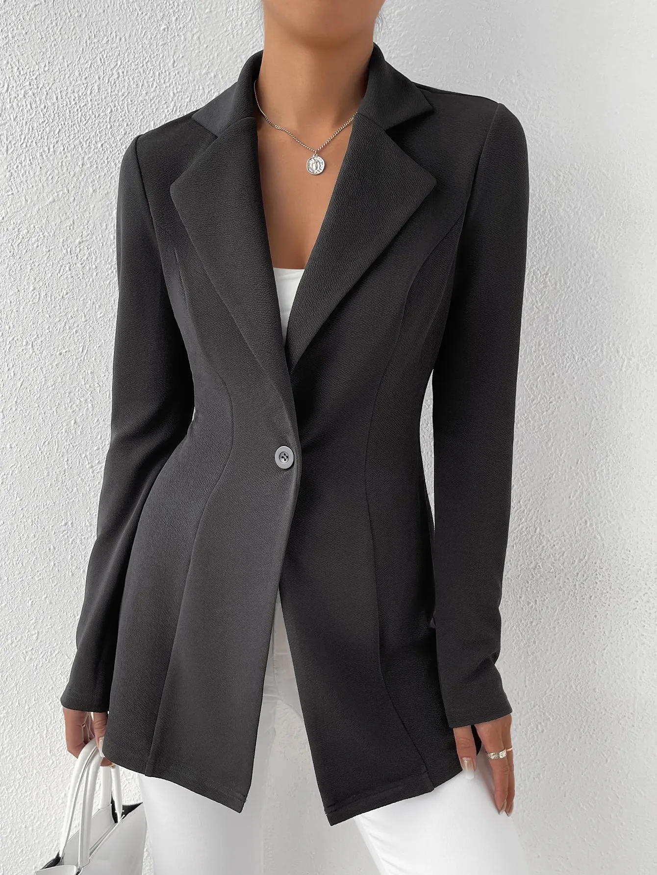 Privé Lapel Neck Single Button Blazer