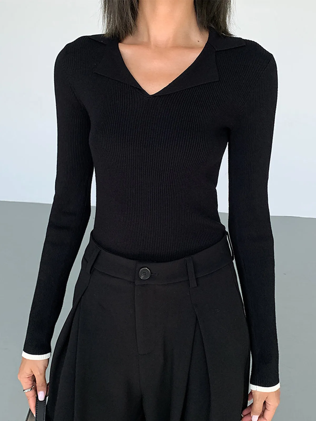 Slinky V-neck Collar Trendy Ribbed Knit Top